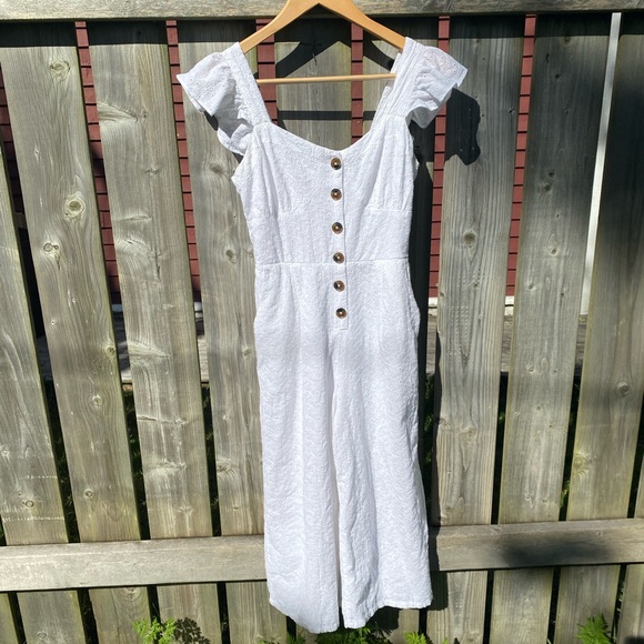 White eyelet lace cropped jumpsuit - Picture 3 of 5